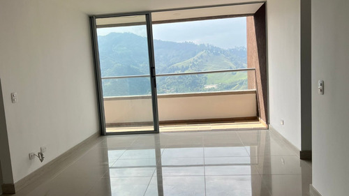 Apartamento Con Espectacular Vista, Excelente Acabados. Bien Distribuido E Iluminado. 