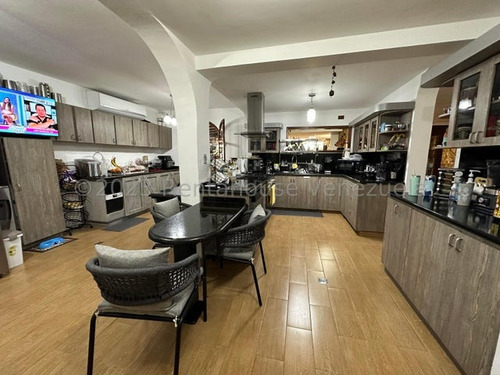 Casa En Venta, Ubicada En La Urbanizacion El Cafetal Mls #23-33904