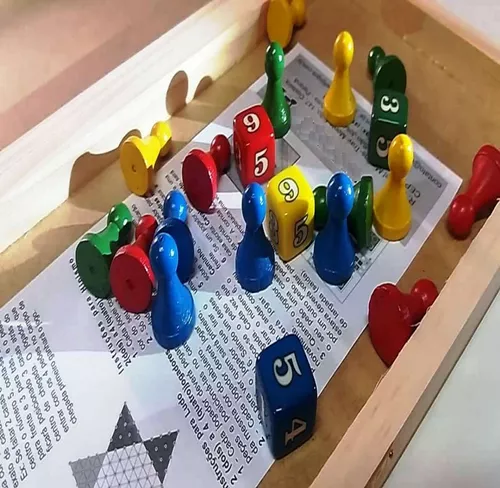 Jogo Ludo Oficial 2 Dados Estojo Tabuleiro C/ Leque E Coroa