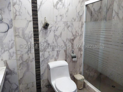 Santa Mónica !! Impecable Y Amplia Casa Comercial Y/o Residencial, 532 M2, 3 Oficinas Privadas Con Posibilidad De Ampliación Para Otras Oficinas, 6 Pe. Apartamento Y Anexo Totalmente Equipados !!