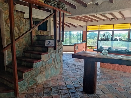 Imagen 3 de 14 de Casa Tipo Posada De 4 Apartamentos Con Vista