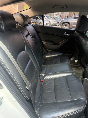 Kia CERATO PRO 1.6l Mecánico