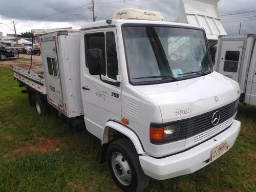 Mb 710/08 Com Cabine Auxiliar E Carroceria De Madeira