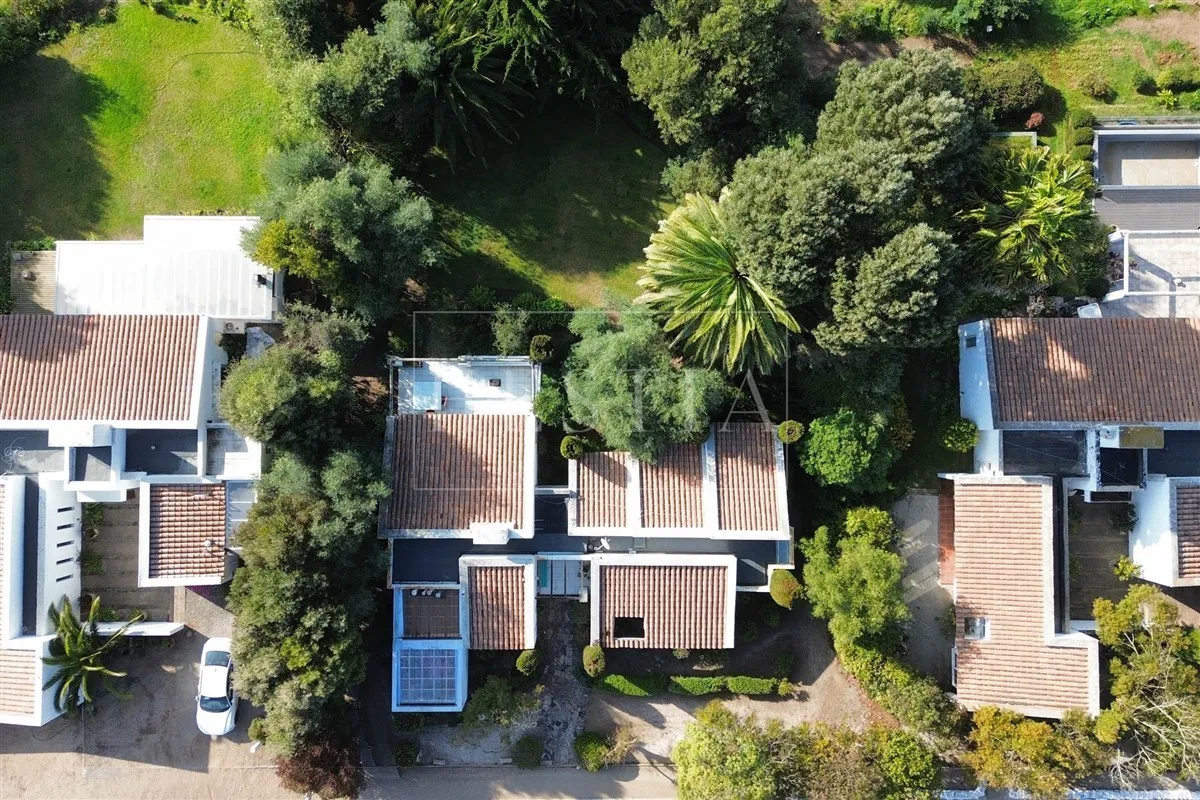 Imagen 3 de 30 de Sólida Casa Con Orilla De Cancha Para Remodelar En Marbella