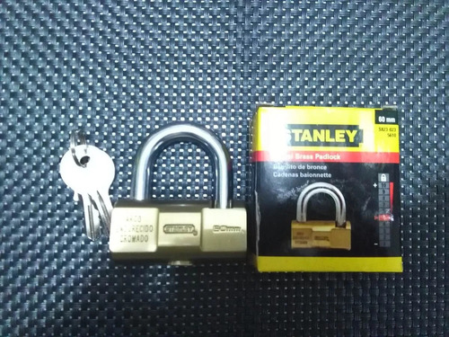 Imagen 1 de 2 de Candado Oreja 60mm Stanley 8573 Xavi