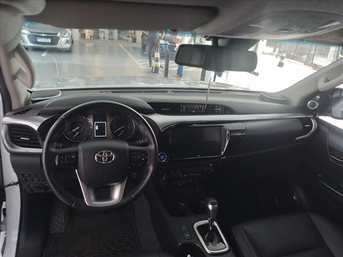 Toyota Hilux 2.8 D-4D TURBO DIESEL CD SRX 4X4 AUTOMÁTICO