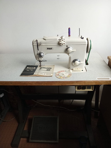Máquina De Coser Recta Pfaff 260. (Usado)