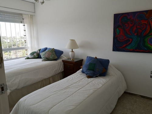 Venta De Apartamento 2 Dormitorios En Playa Mansa