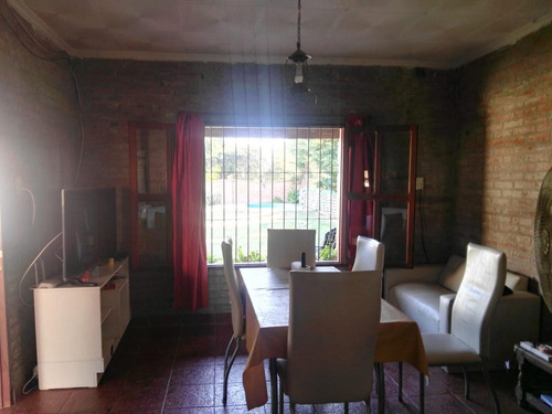 Imagen 3 de 12 de Casa De 2 Dormitorios En Sauce Viejo - Calle Brasil