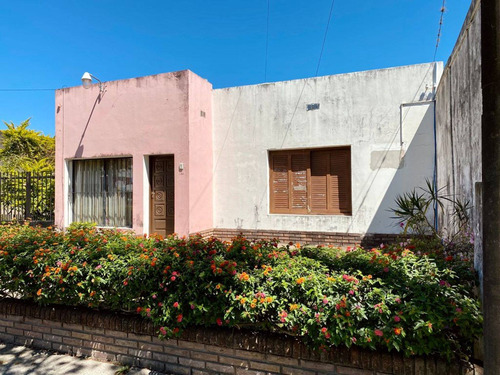 Imagen 6 de 23 de Casa, Venta- 4 Bv- Gran Terreno-centro Reconquista