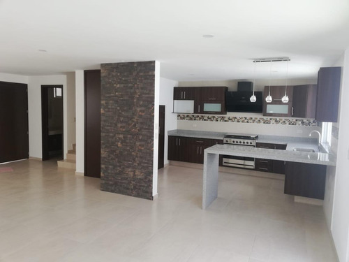 Imagen 2 de 19 de Casa En Venta En La Lateral De La Recta A Cholula, Puebla