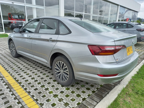 Volkswagen Jetta A7 Highline 1.4t At