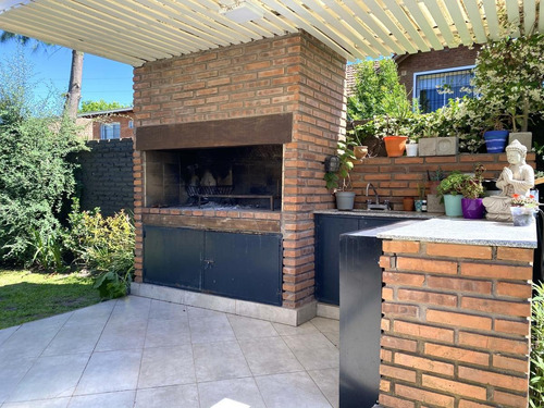 Casa De 3 Dormitorios Con Pileta Y Parrillero - Aldea - Fisherton