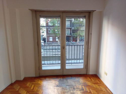 Caballito: 2 Amb. Con Patio Av. Rivadavia Y G.lorca