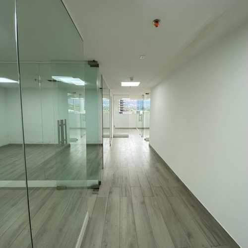 Oficina En Alquiler - Urb. Las Mercedes
