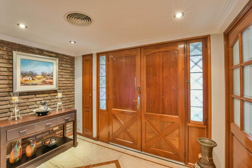 Imagen 9 de 30 de Venta Imponente Casa De 4 Dormitorios Enorme Jardin - Rosario, Santa Fe.