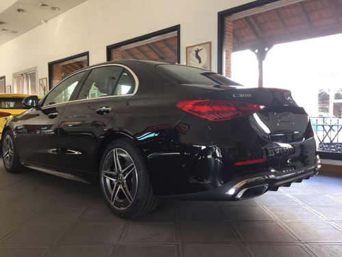 Imagen 16 de 19 de Mercedes Benz Clase C 300 Amg Line