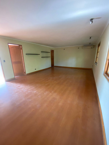 Linda Casa Estilo Chilena Con Vista A La Cancha De Golf