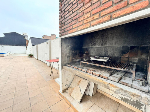 Venta: A 20 M De La Facultad De Medicina, Un Dormitorio, Al Frente, Con Amenities: Pileta Y Parrilla