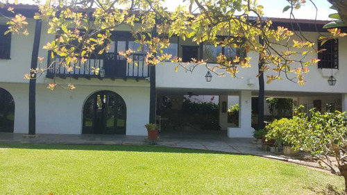 Imagen 11 de 13 de Vendo Casa 500m2 4h+s/4b+s/3p Lomas De Chuao 9941