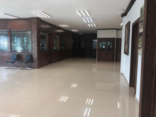 Edificio Comercial En Renta En Los Rodriguez, Saltillo - Amplio Y Bien Ubicado