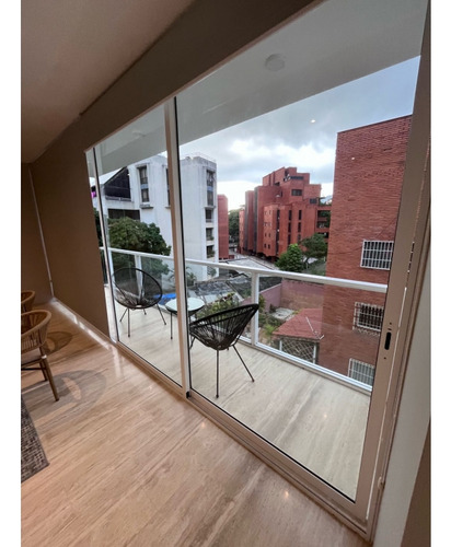 Se Alquila Apartamento De 143 M2 De 2h/2+1/2b/2pe En La Castellana