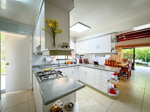 Casa En Venta De 4 Dorm. En Las Cabras