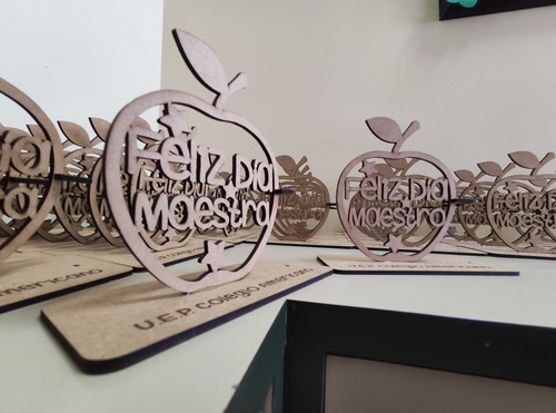 Trofeos Reconocimientos Personalizado En Madera Y Mdf