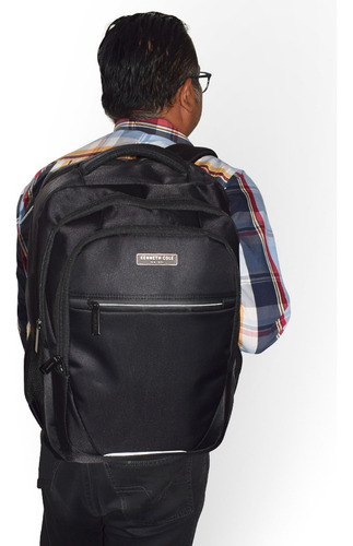Mochila Kenneth Cole® New York Porta Laptop 16 Impermeable Color Negro Diseño De La Tela Lisa