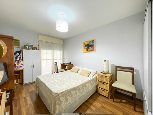 Casa De Dos Dormitorios Con Psicina Y Quincho En Venta A Dos Cuadras De Pellegrini