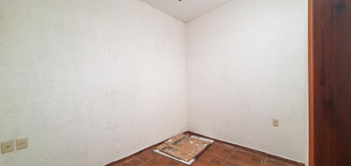 Casa De 3 Dorm, Garaje Y Patio!!! Financia!!