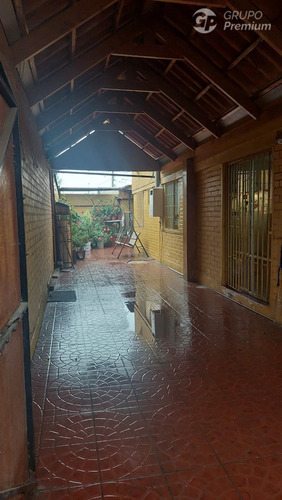 Casa En Venta De 4 Dormitorios, 2 Baños Y 2 Estac En Copiapó