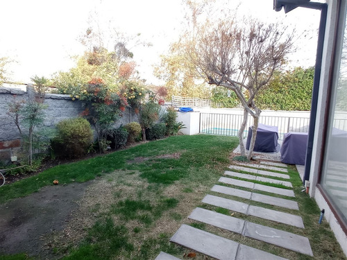 Casa En Venta De 4 Dorm. Latadia/manquehue/sebastian Elcano