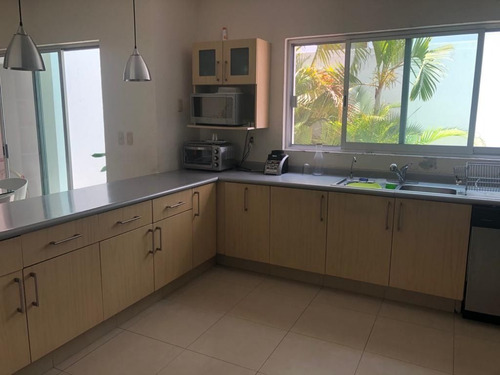 Imagen 7 de 30 de Moderna Casa En Venta, Renta O Renta Con Opción A Compra