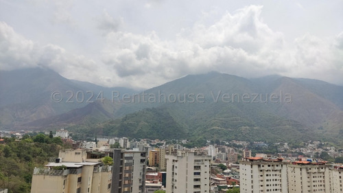 Se Vende Un Amplio Apartamento En La Urbina / Gc