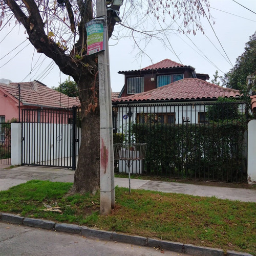 Casa En Venta De 3 Dorm.mas Salita, Posible Dorm En La Reina