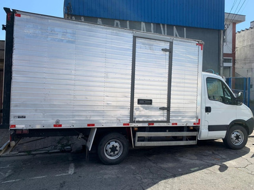 Imagem 17 de 25 de Iveco Daily 35s14 2013 Bau