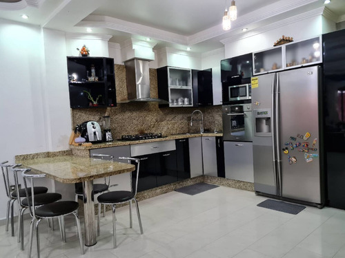 Imagen 4 de 10 de Venta Townhouse En Mañongo Calle Cerrada Fatima Pestana 0424-1621777