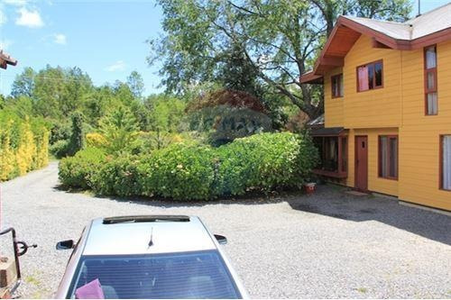 Imagen 8 de 30 de Remax Vende Casa Y Galpón Muy Céntrico En Pucón.