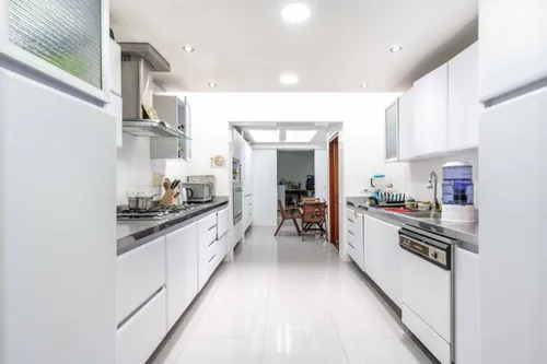 Casa En Venta En Los Rosales. Cod V8293