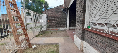 Casa En Venta Luis Guillon !! Oportunidad