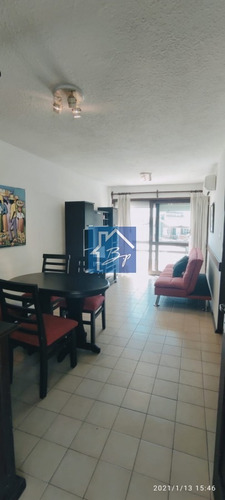 Apartamento En Venta, Primera Línea Al Mar, Playa Mansa- Ref: 1270