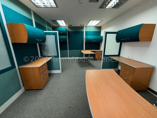 Oficina Amoblada Y Con Excelente Distribución Amoblada En Alquiler Ccct Caracas