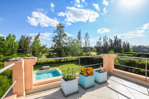 Imagen 24 de 30 de Casa De 4 Dormitorios En Venta Con Piscina En Barrio Cerrado Aldea Fisherton