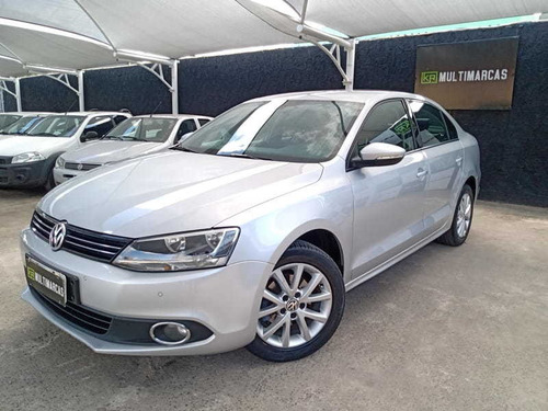 Imagem 3 de 14 de Volkswagen Jetta 2.0 Comfortline Flex 4p Aut 2011
