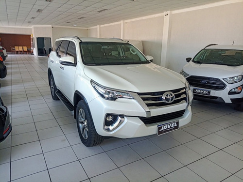 Toyota Hilux SW4 2.8 SRX 4X4 7 LUGARES 16V TURBO INTERCOOLER DIESEL 4P AUTOMÁTICO
