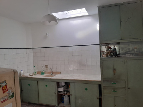 Alquiler De Casa Para Uso Comercial, Próximo A Gral Flores Y Serrato.