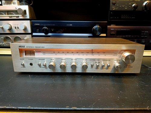 Espectacular Sintoamplificador Akai Aa-1125 Japan Hbaudio Cedro (Usado)