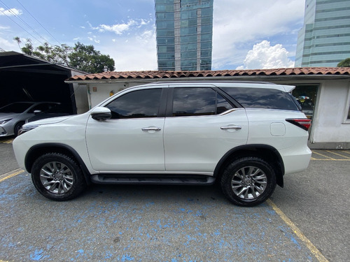 Toyota Fortuner 2.4 Srv Diesel 4x2 2022