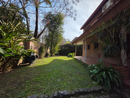 Venta De Casa 4 Ambientes. Parque Leloir